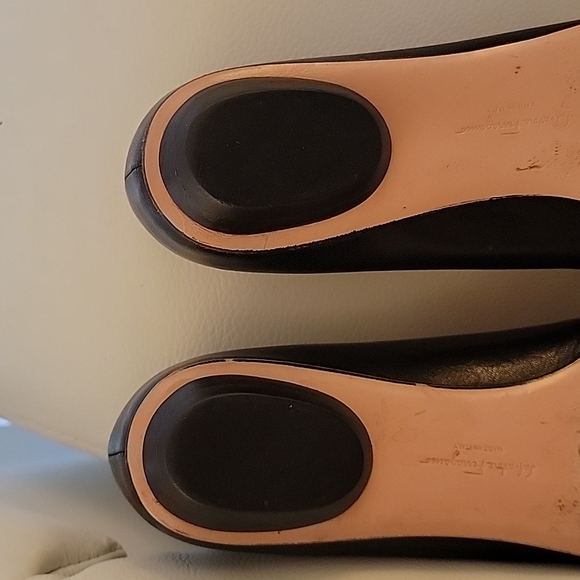 Salvatore Ferragamo SZ 9 Classic Flats  Gently Used - Picture 9 of 11